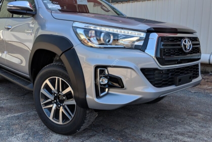 Poszerzenia nadkoli EGR - Toyota Hilux (2020 -) - czarny mat